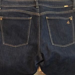 DL1961 Angel cut 4 way Denim size 31 cropped.